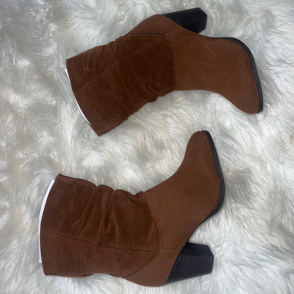 Cowgirl Boots Women’s size 9.5 brown heel boots